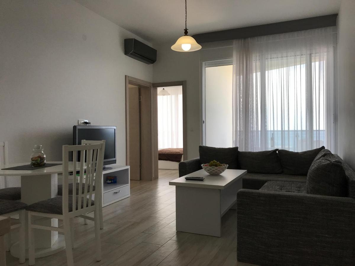 First Line Of The Sea 1 Appartement Dobra Voda Buitenkant foto