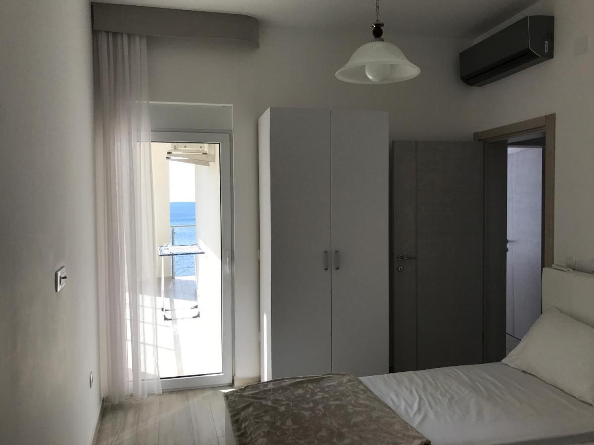 First Line Of The Sea 1 Appartement Dobra Voda Buitenkant foto