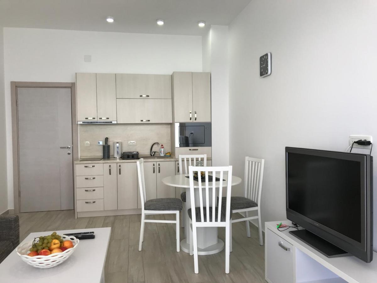 First Line Of The Sea 1 Appartement Dobra Voda Buitenkant foto